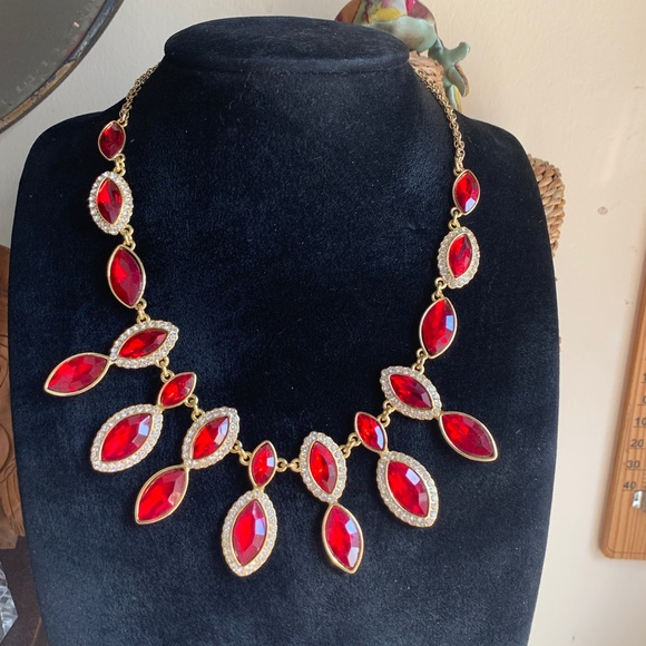 MONET Gorgeous Red & Clear Crystals Gold Tone Necklace Holiday Jewelry NWOT - Picture 11 of 14